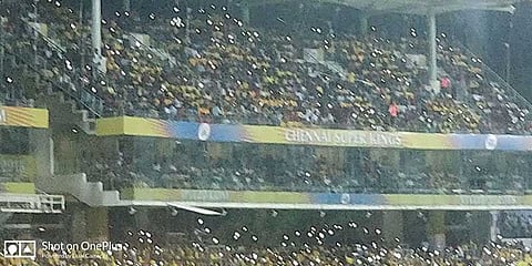 மெரினா போல் சேப்பாக்கம் மைதானத்திலும் ஒளிர்ந்த விளக்குகள்