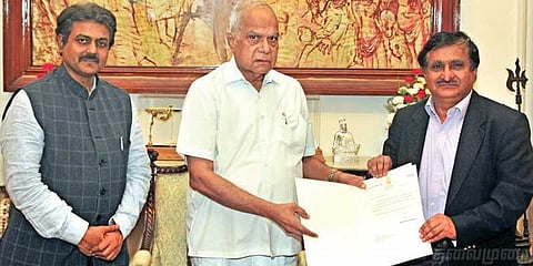 சூரப்பாவிற்கு எதிர்ப்பு தெரிவித்து மாணவர் சங்கத்தினர் போராட்டம்