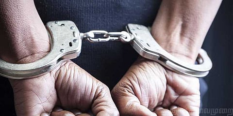 அழகு நிலையத்தில் புகுந்த கொள்ளையர்கள்: மடக்கி பிடித்த காவல்துறை