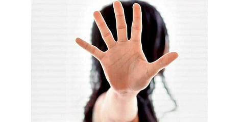 மும்பை ஸ்டேடியத்தில் டீச்சருக்கு பாலியல் தொல்லை: இளைஞர் கைது!