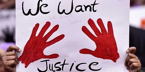 பணத்திற்காக வன்கொடுமைக்கு ஆளான மகளுக்கு அநீதி இழைக்க முடிவு செய்த பெற்றோர்..!