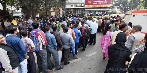 பணத்திற்காக மீண்டும் ஏடிஎம் வாசலில் தவிக்கும் பொதுமக்கள்.!