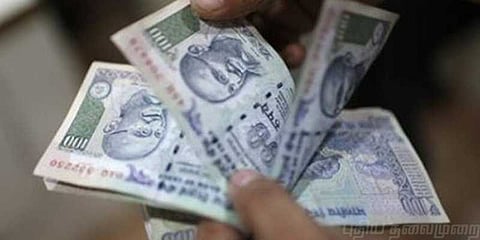 தமிழகத்தையும் தாக்கிய பணத்தட்டுப்பாடு: பணத்திற்காக அலையும் மக்கள்..!