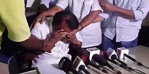 எம்.எல்.ஏ சீட் கொடுக்காததால் கதறி, கதறி அழுத பாஜக, காங். தலைவர்கள் - வீடியோ