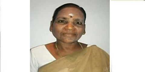 சங்கிலி பறிப்பு சம்பவத்தின்போது கீழே விழுந்த பெண் உயிரிழப்பு