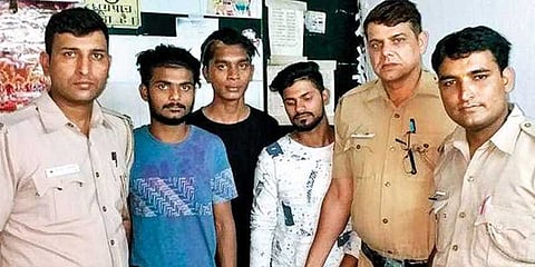 ‘சொன்னா கேக்கமாட்டியா?’ - அம்மாவுடன் பழகியவரை 22 முறை குத்திக்கொன்ற மகன்!