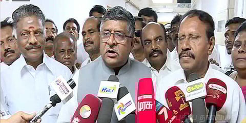 மக்களை பாதுகாப்பதில் தமிழக அரசுடன் இணைந்து செயல்படுவோம் - ரவிசங்கர் பிரசாத்