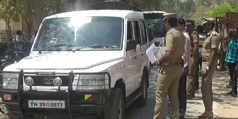 காதலில் 10-ம் வகுப்பு மாணவனை கடத்திய இளம்பெண் !