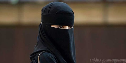 கைகொடுக்க மறுத்த முஸ்லிம் பெண்ணுக்கு பிரெஞ்ச் குடியுரிமை மறுப்பு!