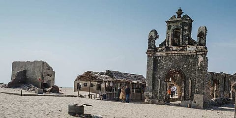 சுற்றுலா பயணிகள் தனுஷ்கோடிக்கு செல்லத் தடை !