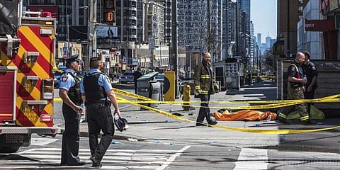 கனடாவில் வேனை ஓட்டிச் சென்று தாக்குதல்: 10 பேர் உடல் நசுங்கி பலி