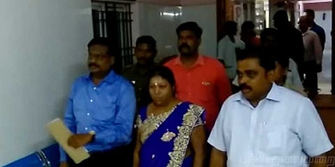 பெண் சிசுவை பாலினம் பார்த்து அழித்த மருத்துவர் கைது: இளம்பெண் உயிரிழப்பு