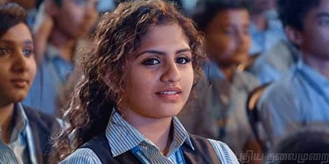 ப்ரியா வாரியர் போயாச்சு.. நூரின் ஷெரிப் வீடியோ வந்தாச்சு