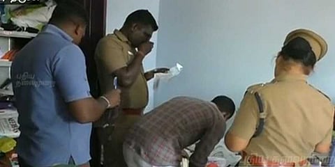 வீட்டின் வெளியே தூங்கிய தம்பதி: கொள்ளையால் நேர்ந்த துயரம்!