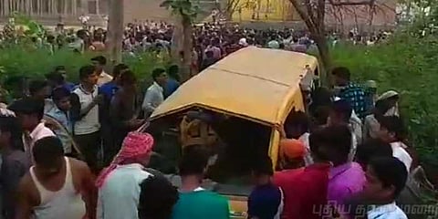 பள்ளி வாகனம் மீது ரயில் மோதி 13 மாணவர்கள் உயிரிழப்பு