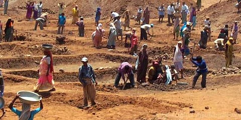 தீபாவளி, பொங்கல் பண்டிகையில் வேலை பார்த்தோமா ? மறுக்கும் மக்கள்..!