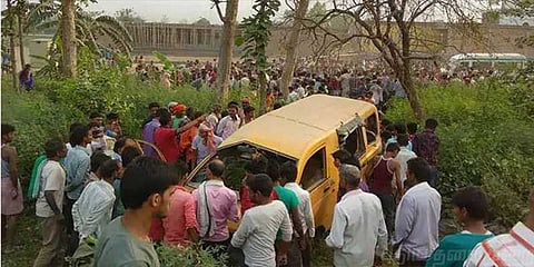 ஓட்டுநரின் அலட்சியத்தால் நிகழ்ந்த கோர விபத்து - 13 பள்ளிச் சிறுவர்கள் பலி