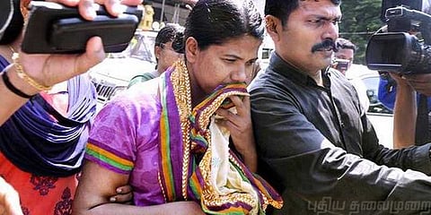 தனது ஆசைக்காக குடும்பத்தினரை கொலை செய்த பெண்