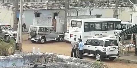 கோவையில் சட்டத்திற்கு புறம்பாக குட்கா ஆலை: மூட்டை மூட்டையாக குட்கா பறிமுதல்