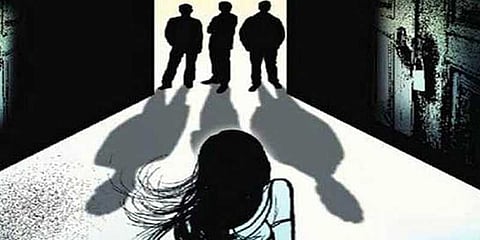 இளம்பெண்ணுக்கு பாலியல் வன்கொடுமை: சிஆர்பிஎப் வீரர்கள் 3பேர் பணியிடை நீக்கம்