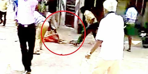 ஒருதலை காதலால் விபரீதம்: கல்லூரி மாணவிக்கு கத்திக்குத்து