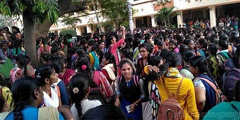 கல்லூரிகளில் அரசியல் பேச வேண்டாம் - உயர்கல்வி நிறுவனங்களுக்கு சுற்றறிக்கை