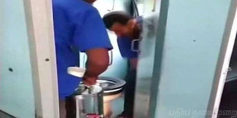 ரயிலில் டீ குடிப்பவர்களுக்கு ஒரு ஷாக்