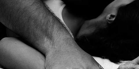 தினமும் பாலியல் தொல்லை: 45 வயது பெண் மீது 17 வயது மாணவன் பகீர் புகார்!