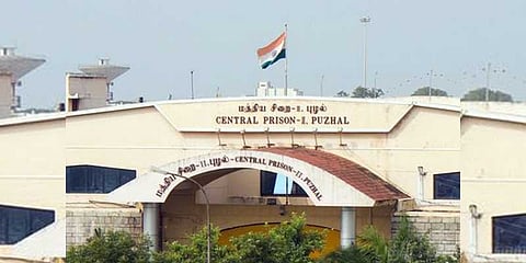 புழலில் கைதிகளுக்கு சொகுசு வசதிகள்: காவலர்கள் பணியிடை நீக்கம்