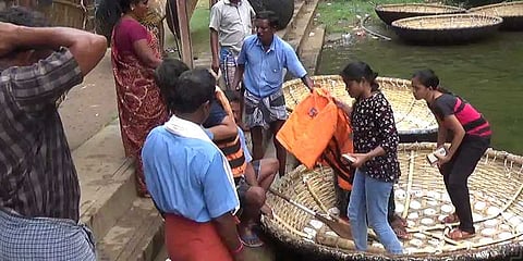 உயிர் காக்கும் உடைகளுக்கு தட்டுப்பாடு : ஒகேனக்கல் பரிதாபம்!
