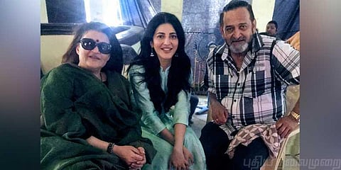 ஸ்ருதியின் படப்பிடிப்பில் சரிகா சர்ப்ரைஸ் விசிட்