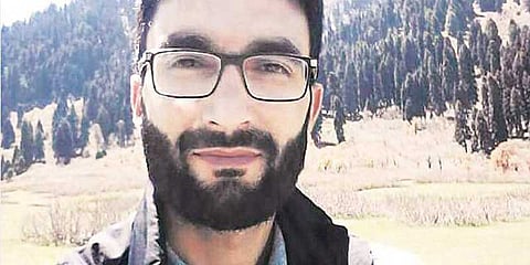 வெள்ளியில் சேர்ந்தார், ஞாயிறு உயிர்விட்டார்: ஒரு நாள் பயங்கரவாதியான பேராசிரியர்! - அதிர்ச்சி கதை!