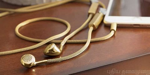 ஹெட்போனில் பாடல் கேட்ட பெண் உயிரிழப்பு