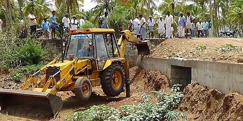 மணல் தொழிற்சாலையின் ஆக்கிரமிப்பு : அதிரடி நடவடிக்கை எடுத்த அதிகாரிகள்