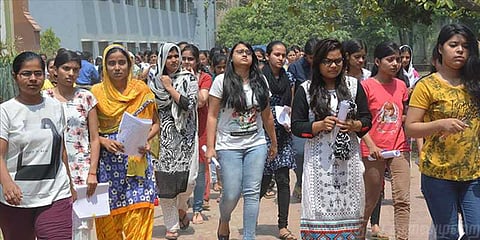 ‘உள்ளாடையை கழற்றுமாறு வற்புறுத்தினார்கள்’ - நீட் தேர்வு எழுதிய மாணவி போலீசில் புகார்