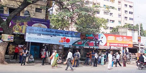 ‘நகையை கழட்டி பையில வையுங்க’ - காவலர் போல் நடித்துக் கொள்ளை!