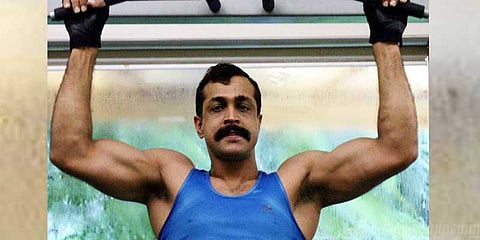 ரவுடிகளை நடுங்கவைத்த ‘பாம்பே பாய்’ தெரியுமா? : துப்பாக்கியால் சுட்டு தற்கொலை!