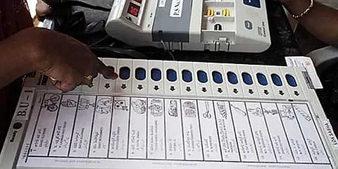 மேற்கு வங்கத்தில் நாளை உள்ளாட்சித் தேர்தல்: கடும் போட்டி