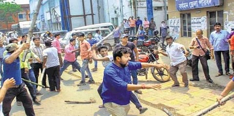 மேற்குவங்க உள்ளாட்சித் தேர்தலில் வன்முறை வெறியாட்டம் - 12 பேர் உயிரிழப்பு