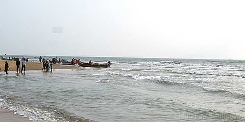 நீரில் மூழ்கி தற்கொலை செய்துகொள்ள முடிவெடுத்த விவசாயிகள்!