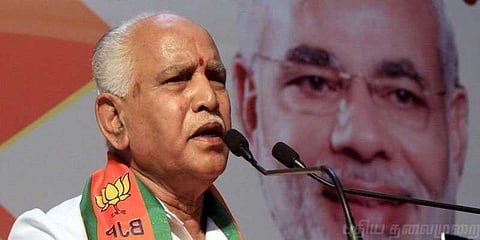 “மனைவிகளிடம் கூட பேசவிடாமல் எம்.எல்.ஏக்களை காங். துன்புறுத்துகிறது” - எடியூரப்பா