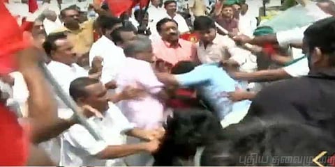 மதிமுக- நாம் தமிழர் கட்சியினர் திடீர் மோதல்: நடுரோட்டில் அடிதடி!