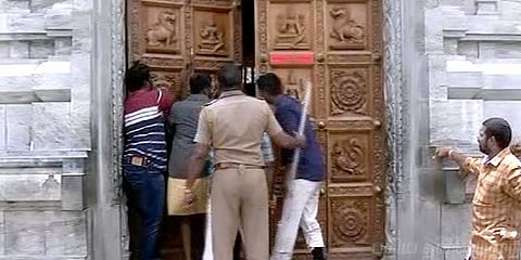 சமயபுரம் கோயில் யானை ‘மசினி’க்கு மதம் பிடித்தது: பாகன் பலி