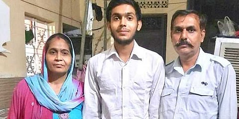 பேருந்து ஓட்டுநரின் மகன் சிபிஎஸ்இ பொதுத் தேர்வில் சாதனை