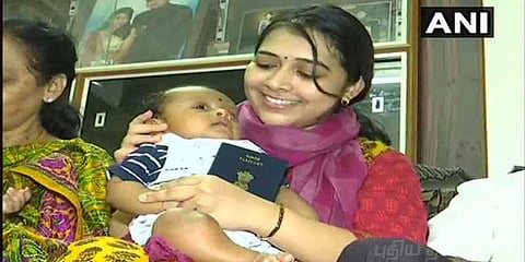 ட்விட் செய்த 2 நாளில் குழந்தைக்கு பாஸ்போர்ட்