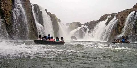 விதிமுறைகளை மீறி பரிசல் இயக்கினால் உரிமம் ரத்து !