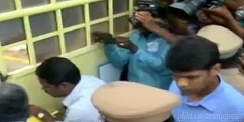 ஸ்டெர்லைட் ஆலைக்கு சீல் வைத்தார் தூத்துக்குடி ஆட்சியர்!