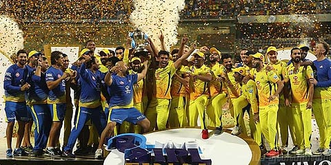 சக வீரர்கள் வெற்றியை கொண்டாடியபோது தோனி என்ன செய்தார் தெரியுமா..?