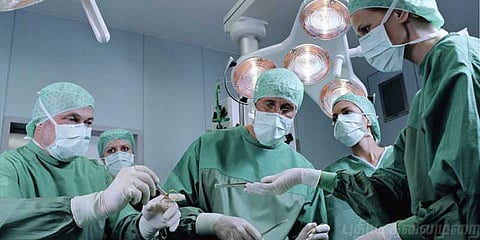 காந்தத்தை முழுங்கிய குழந்தைக்கு காந்த சிகிச்சைக் கொடுத்த டாக்டர்கள்!