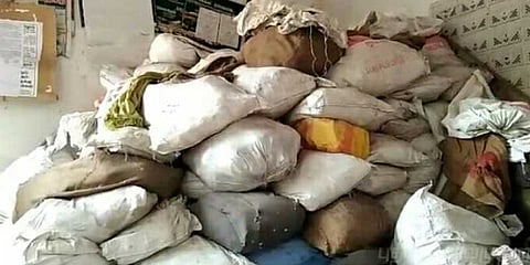 மலைபோல் குவிந்துள்ள தபால்கள் : வேலைநிறுத்தம் முடியுமா?